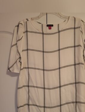 Vince Camuto White Windowpane Short Sleeve Top